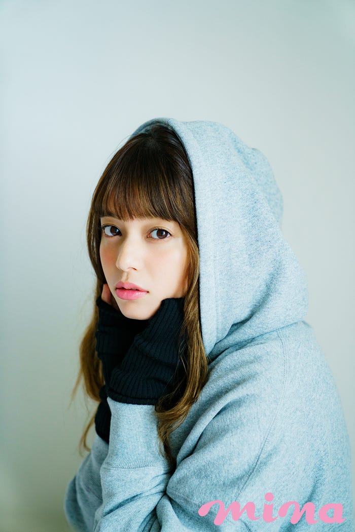 岸本セシル/「mina」(画像提供:主婦の友社)