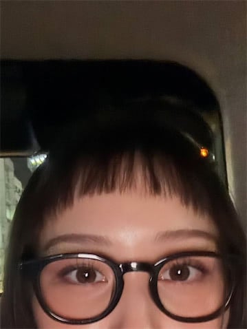 オン眉にイメチェン、岩田絵里奈アナが自撮り投稿「短っ笑」