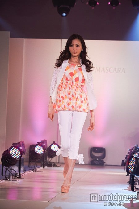 押切もえ／WEB CM「恋の落とし穴」より