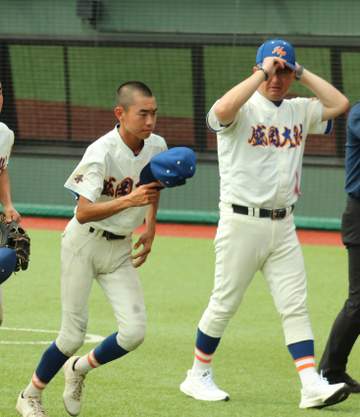 盛岡大付 無念3年連続決勝敗退 主将・柳葉一路が大粒の涙 三塁コーチ、守備時はベンチから大声で鼓舞も及ばず