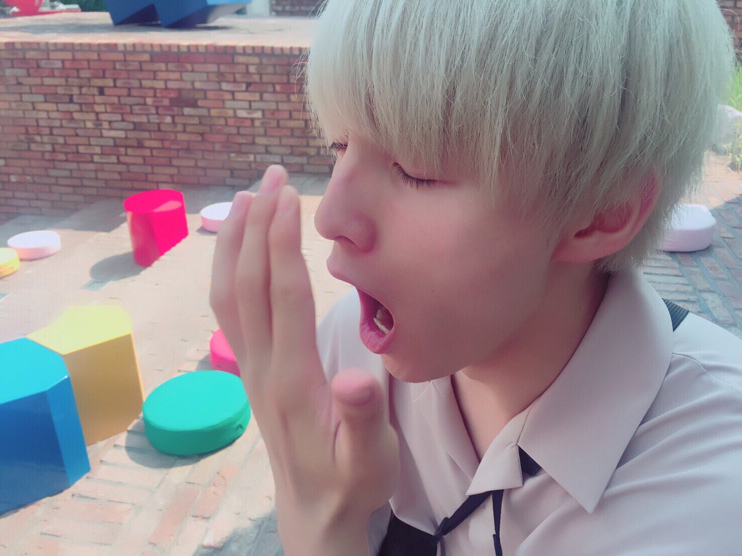 金髪姿の小南光司＜モデルプレス独占カット＞（提供写真）