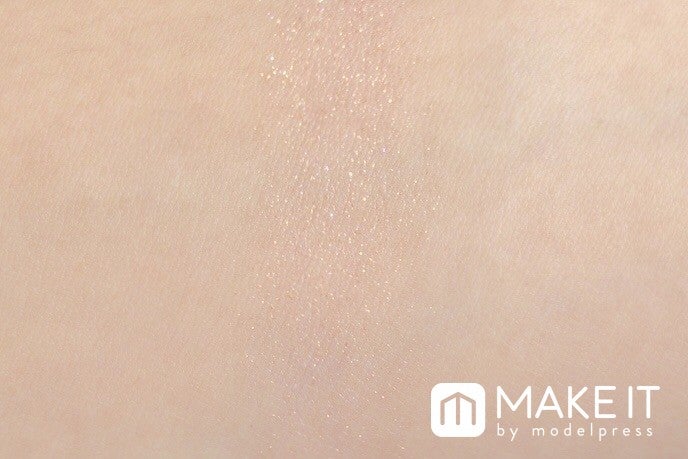 【リンメル】「プリズムパウダーアイカラー」“005 ブライトオレンジ”使用 (C)メイクイット