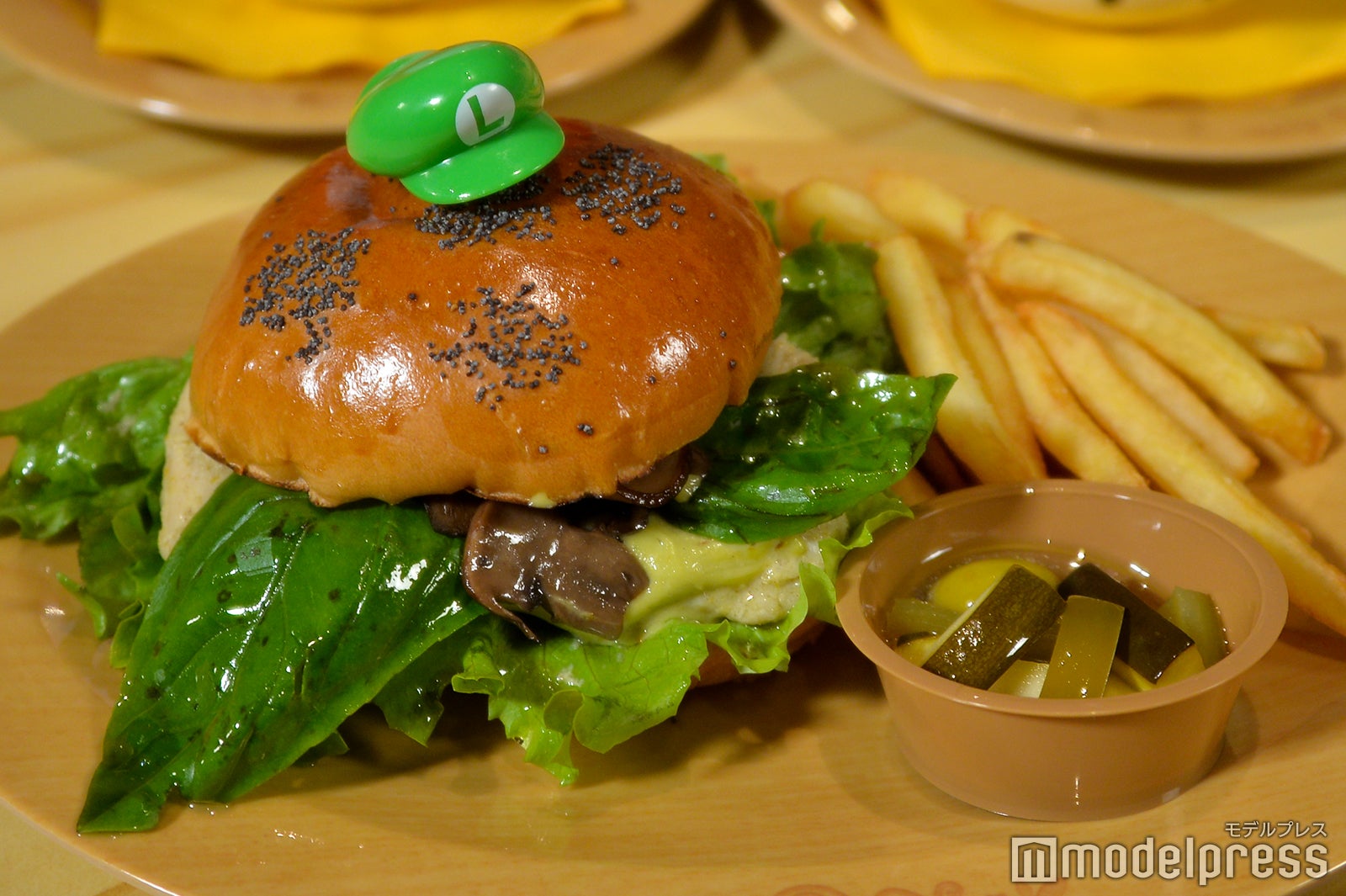 「ルイージ・バーガー～グリーンカレー・チキン～」／スーパー・ニンテンドー・ワールド（C）モデルプレス