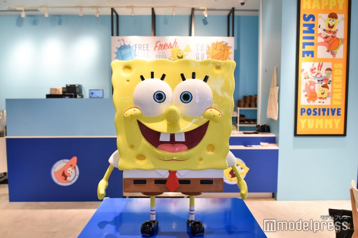 お出迎えしてくれるスポンジ・ボブ(C)モデルプレス