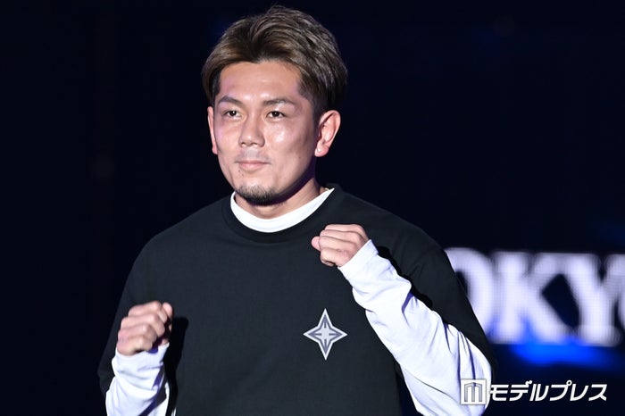 皇治、高級愛車フェラーリ公開「1番はおかんが乗ってた車」宣言に「生き方も発言もかっこいい」の声