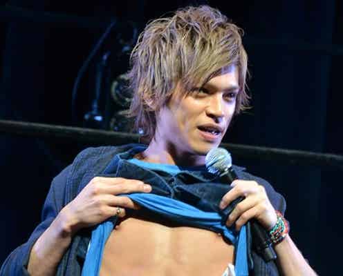 山本裕典、鍛え上げた腹筋披露でファン絶叫
