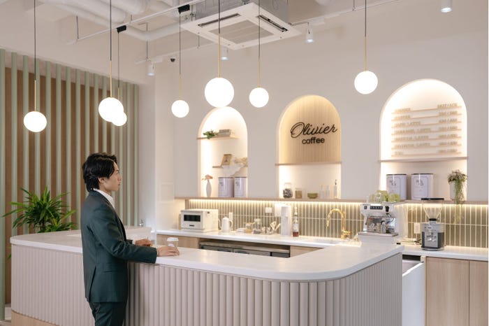 河村広貴氏/グランレブリー本社1階併設のカフェ【olivier coffee】にて/提供写真