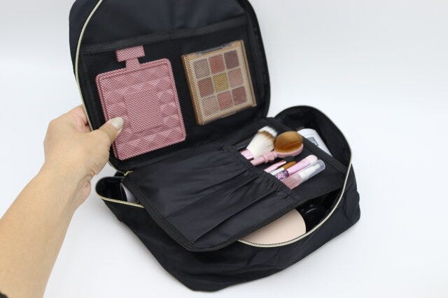 ダイソー バニティポーチ ダイソーのバニティポーチは収納力たっぷり