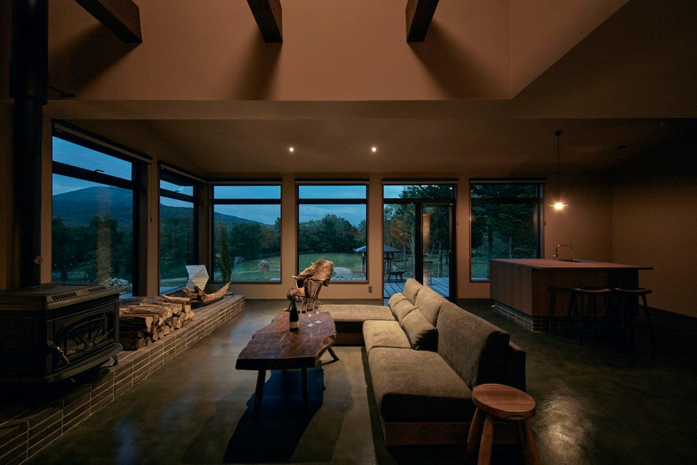 北海道に貸切ヴィラ「タップコップ」美しい自然の中2人きりでサウナ&道産食材ディナーを堪能