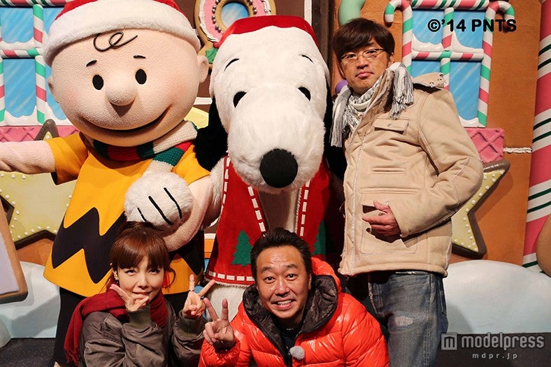 キャラクターと記念撮影するaiko（写真左下）、さまぁ～ず