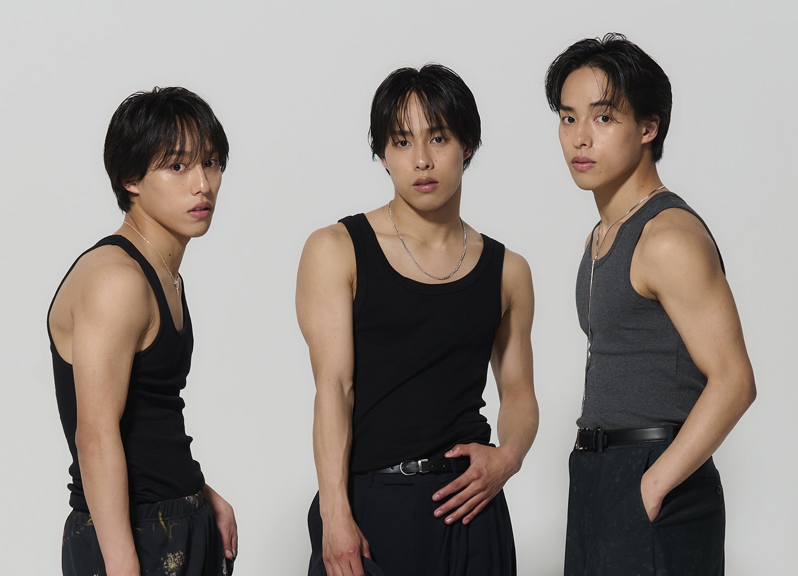 佐藤三兄弟「Mirrors」（提供写真）