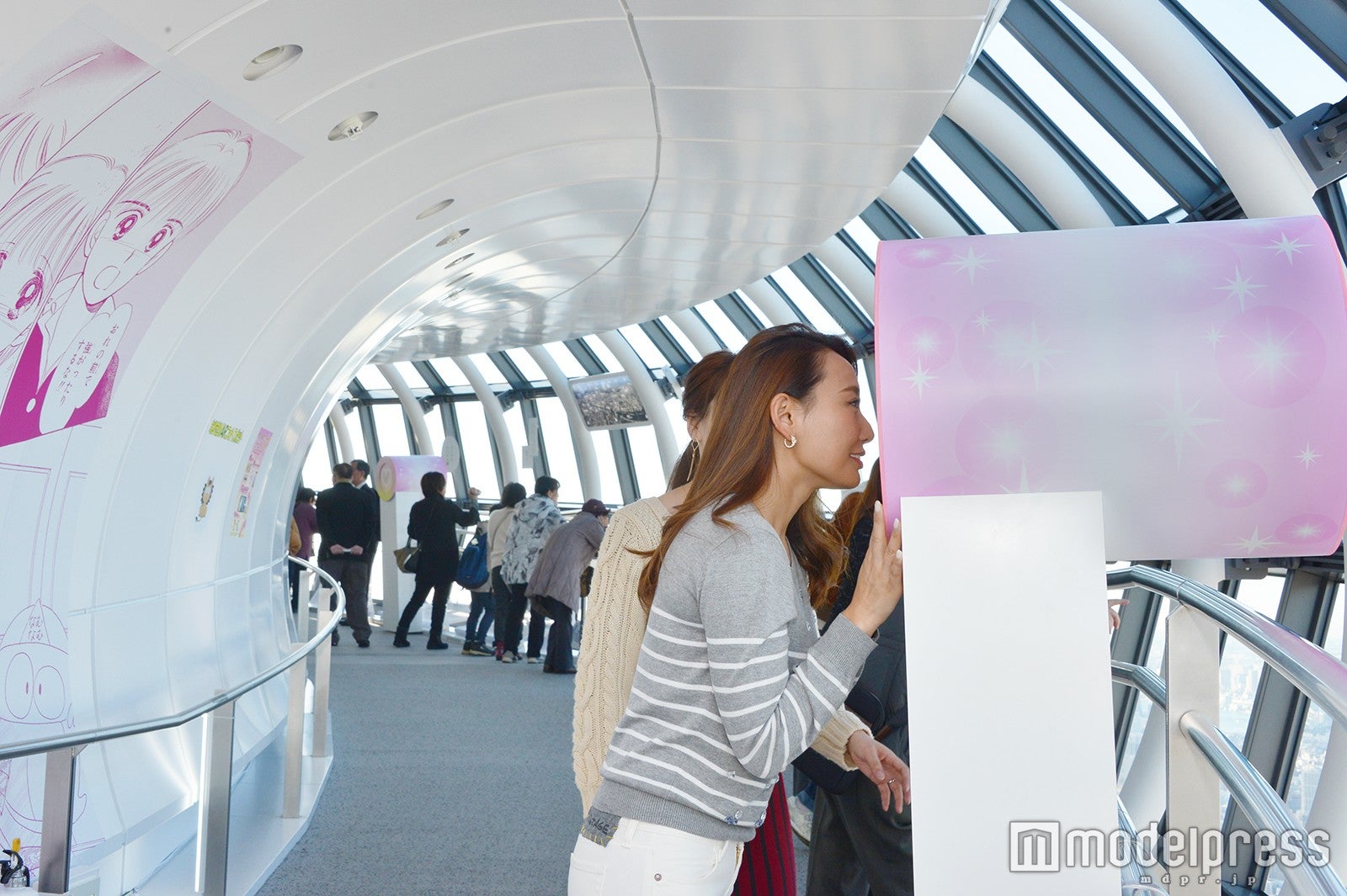 望遠鏡を覗くと各作品のキスシーンが出現