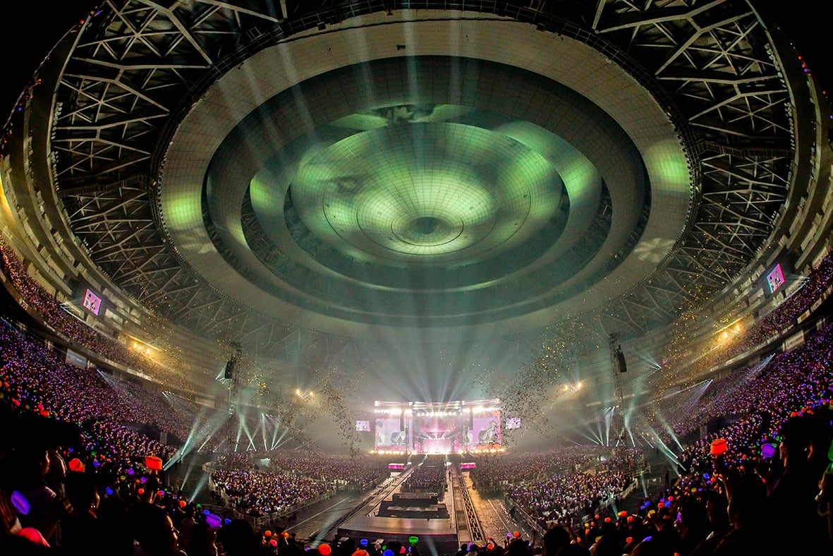 AAA「AAA DOME TOUR 2018 COLOR A LIFE」大阪公演（C）川田洋司 (mosa inc.), 小境勝己, 佐藤薫