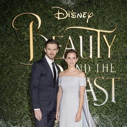 『美女と野獣』ロンドンプレミアにエマ・ワトソンとダン・スティーヴンスが登場!