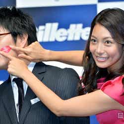 平成ノブシコブシ、徳井健太(左)、相武紗季(右)