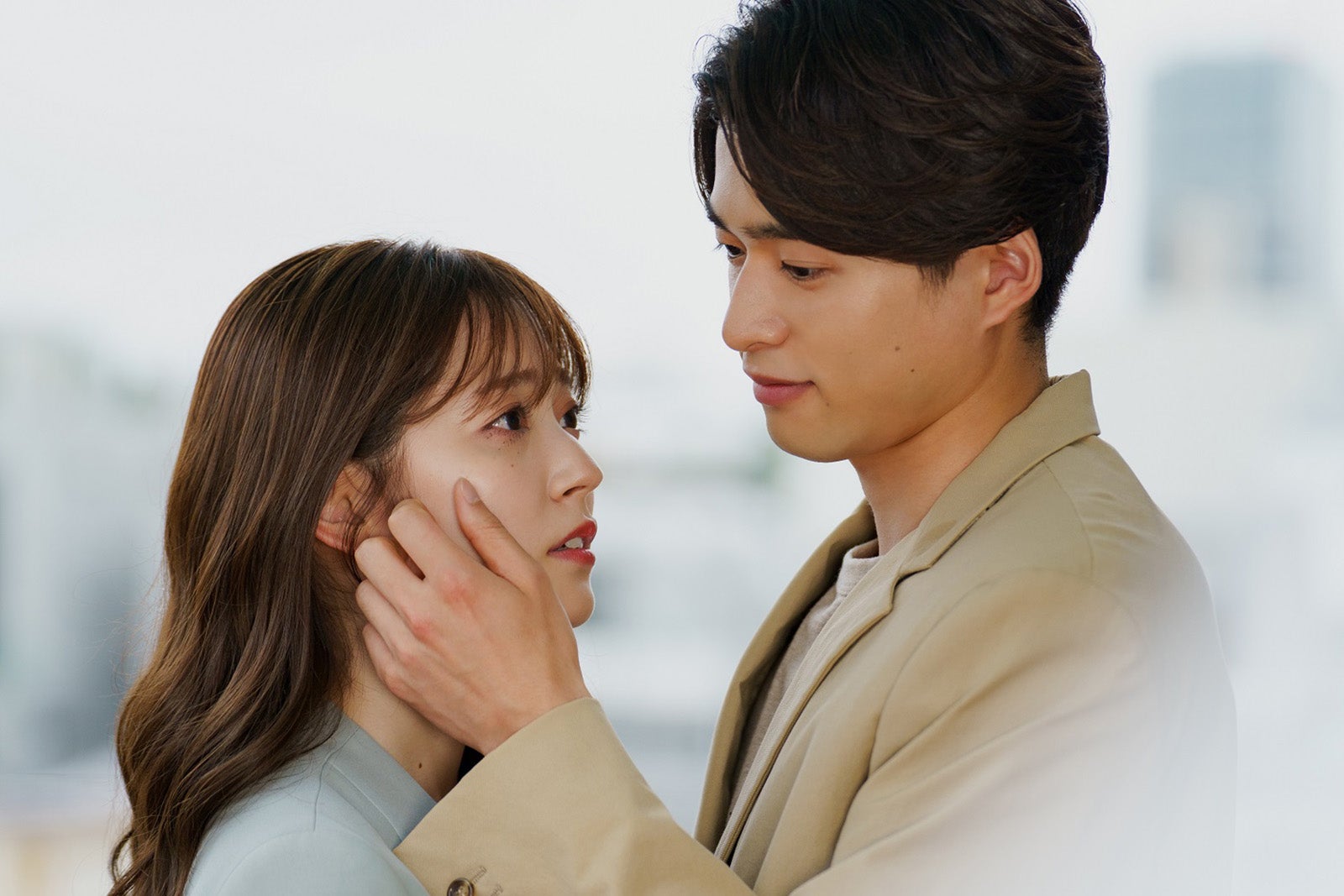 鈴木愛理、白洲迅／「ANIMALS-アニマルズ-」第2話より（C）AbemaTV, Inc.