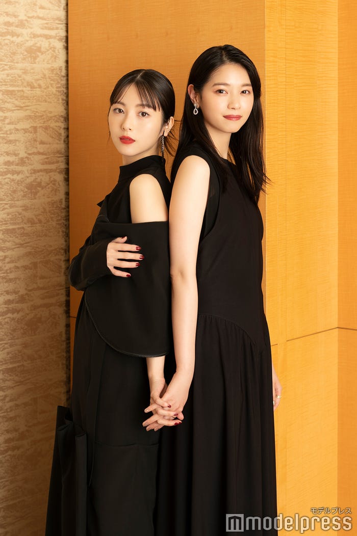 浜辺美波×西野七瀬(C)モデルプレス