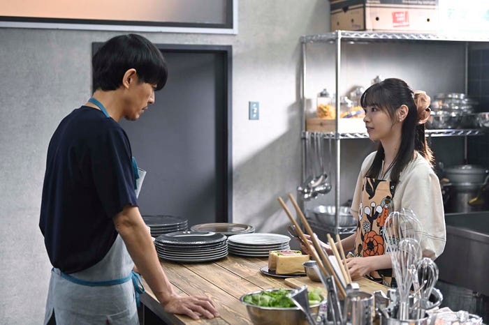 藤木直人、西野七瀬「恋なんて、本気でやってどうするの?」第7話より(C)カンテレ