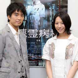 (左から)大和田健介、夏帆(C)2013 エイベックス・エンタテインメント/MBS