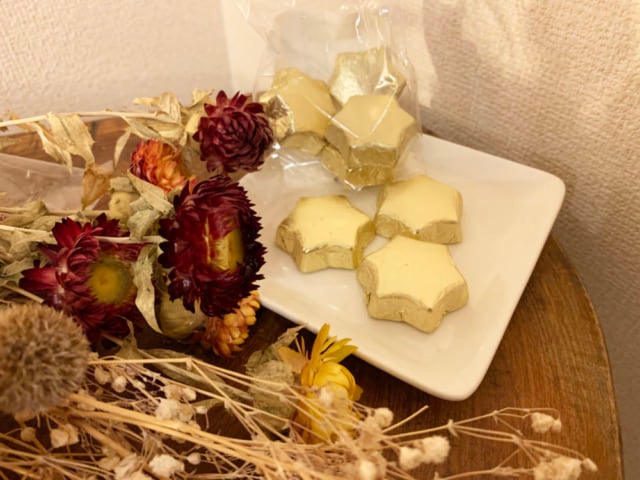 成城石井 スターチョコレートお皿に並べた写真