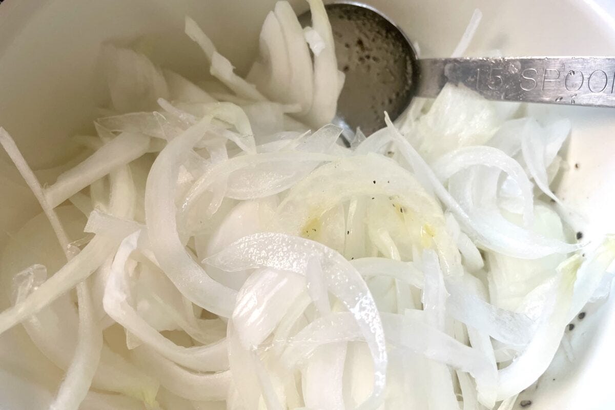 新玉ねぎのレモンオイル漬け