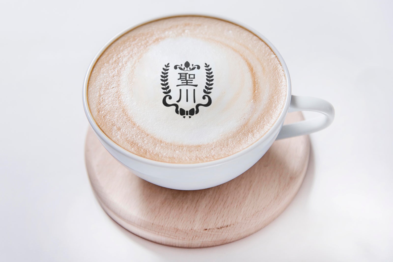 HOTラテ￥680（税抜）（C）2015，2016 SANRIO CO．，LTD．