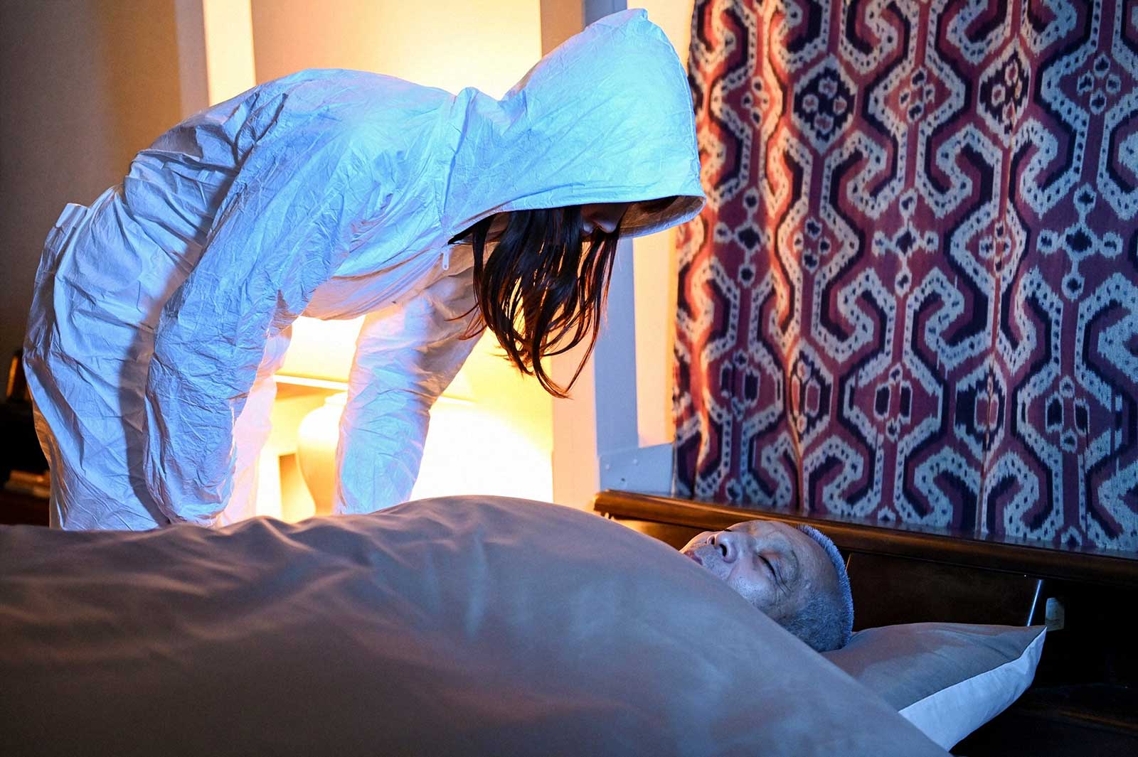 綾瀬はるか「天国と地獄 ～サイコな2人～」第6話より（C）TBS