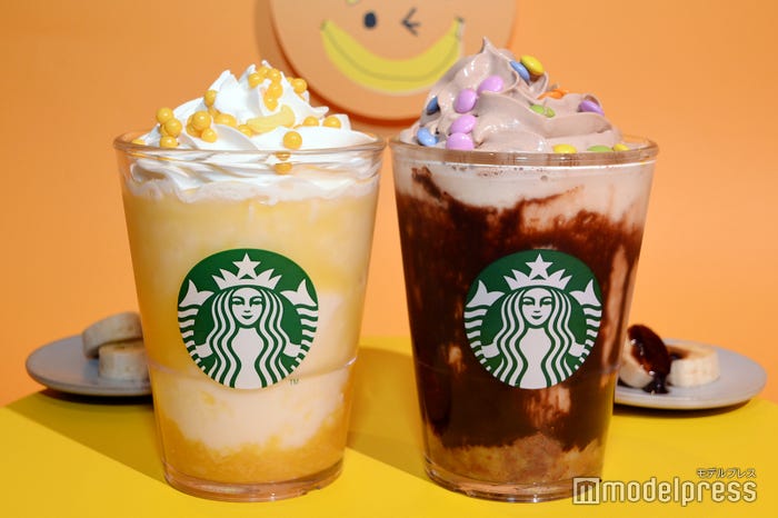 左から:バナナナバナナ フラペチーノ、チョコバナナナバナナ フラペチーノ(C)モデルプレス