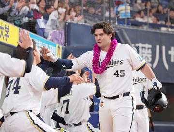 オリックスが球団新記録の京セラD9連勝で今季最多貯金5 新助っ人シーモアが伊藤撃ち 来日1号がメモリアル弾「本当にうれしい」