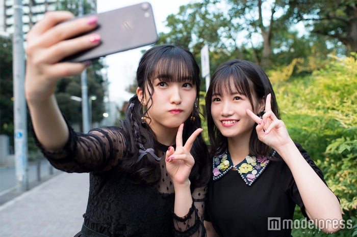 Hkt48 めるみお 田島芽瑠 朝長美桜コンビ 自前カメラを駆使したsnsが本気すぎる 頑張る理由は リアル私物 自撮りテクニックも公開 モデルプレスインタビュー モデルプレス Hkt48 めるみお 田島芽瑠 朝長美桜コンビ 自前カメラを駆使したsnsが本気すぎる 頑張る理由は リアル私物 自撮りテクニックも公開 モデルプレスインタビュー モデルプレス