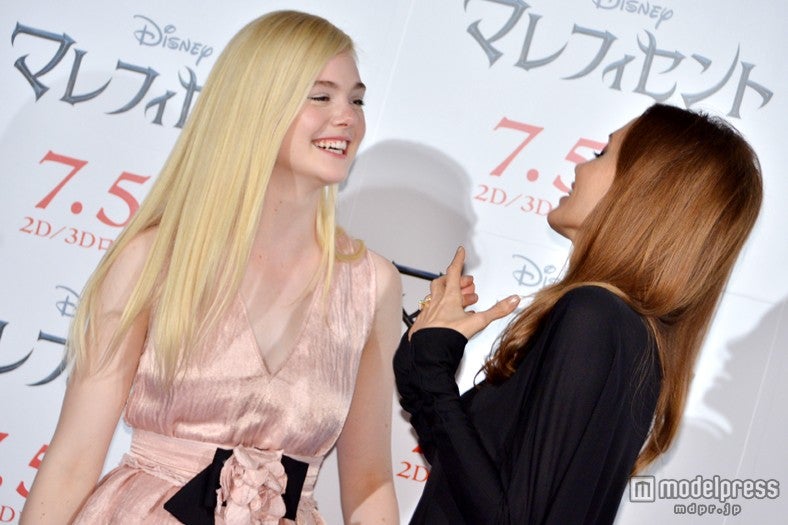 画像1/5) アンジェリーナ・ジョリー、エル・ファニングを絶賛