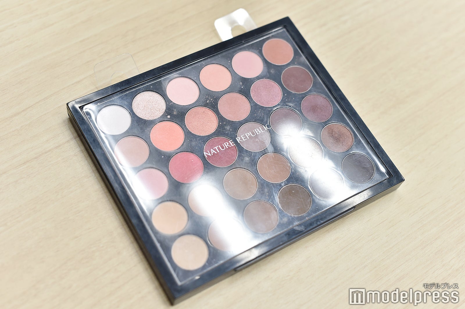 gugudan・HANA私物コスメ（C）モデルプレス