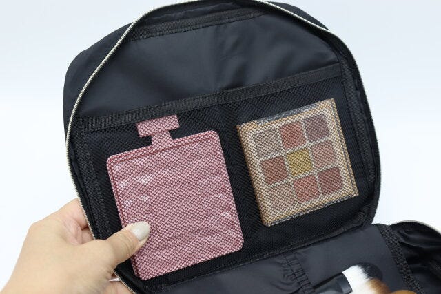 ダイソー バニティポーチ ダイソーのバニティポーチはメッシュポケット付きで小物を仕分けられる