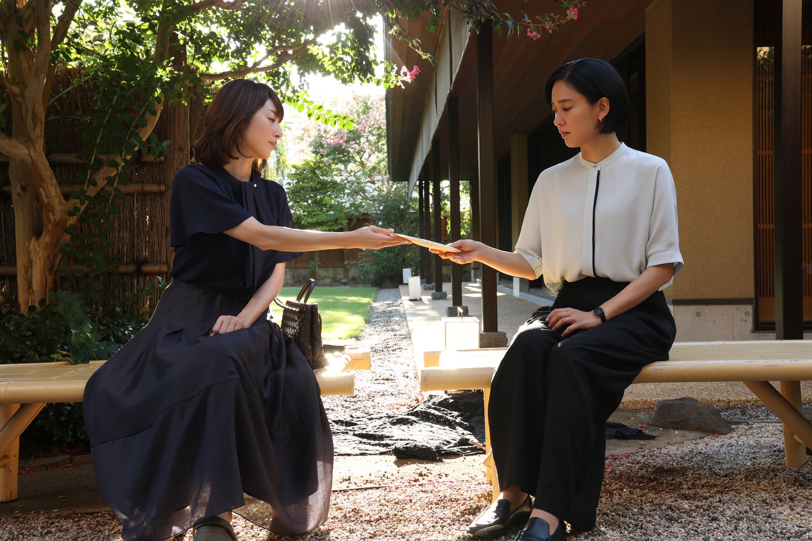 高岡早紀、水川あさみ「笑うマトリョーシカ」第10話より（C）TBS