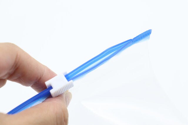 ジィーっと音が出るスライダーフリーザーバッグ(Mサイズ) スライダー部分 ジィーっと音が出るスライダーフリーザーバッグ(Mサイズ) スライダー部分