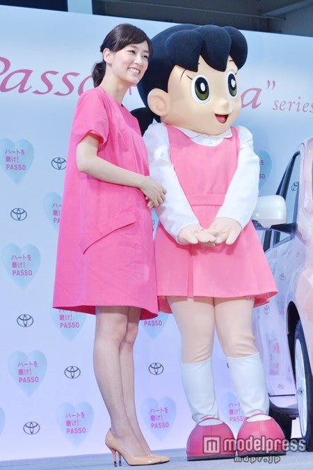 水川あさみ（左）、しずかちゃん（右）