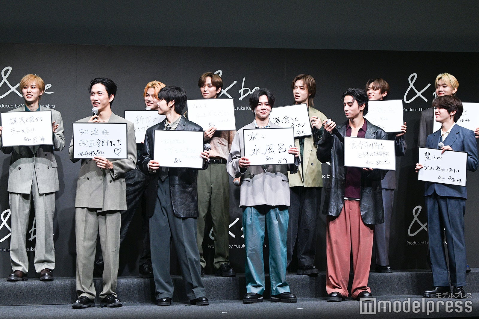 心が潤った出来事を発表するINI／（下段左から）池崎理人、木村柾哉、藤牧京介、西洸人、高塚大夢（上段左から）尾崎匠海、松田迅、後藤威尊、佐野雄大、許豊凡、田島将吾（C）モデルプレス