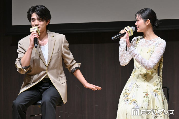 岩瀬洋志、原菜乃華(C)モデルプレス