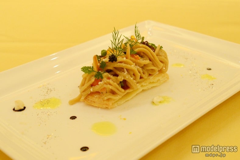 柚子の香るシーフードとアボカドのサラダ　カリフラワームースのモンブラン仕立て　キャビアを添えて