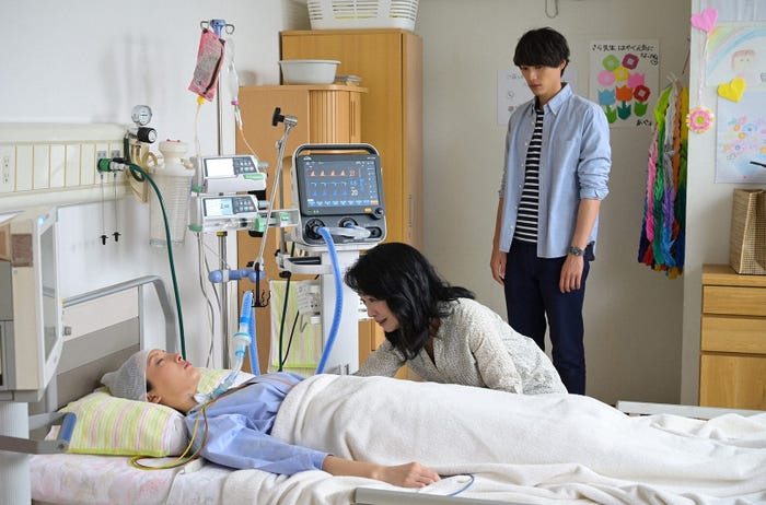 菜々緒、麻生祐未、福士蒼汰/「4分間のマリーゴールド」最終話より(C)TBS