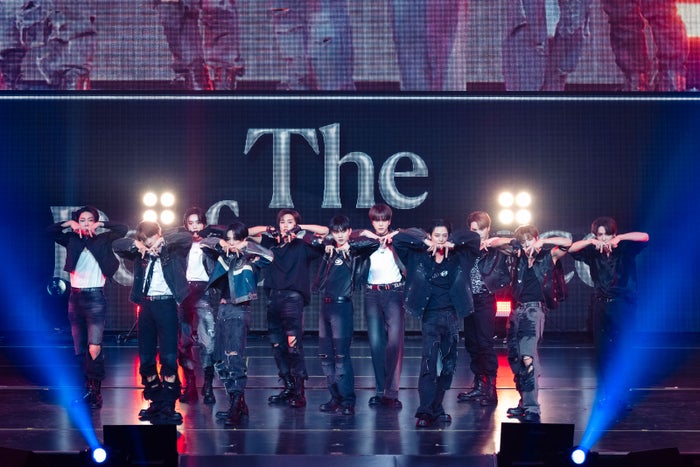 THE BOYZ「綺麗です」「浮気しないで」神ファンサ連発 ジェイコブの衣装トラブルにもメンバーがスマート対応＜The Performance＞