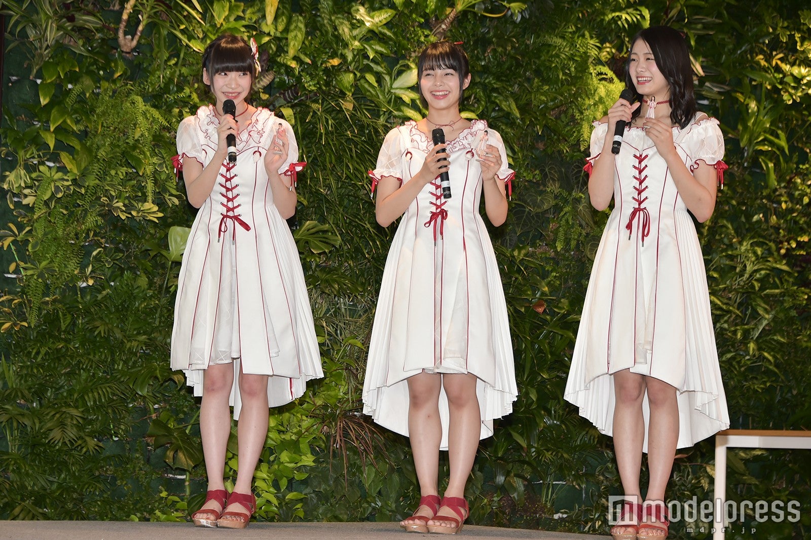 荻野由佳、本間日陽、長谷川玲奈 （C）モデルプレス