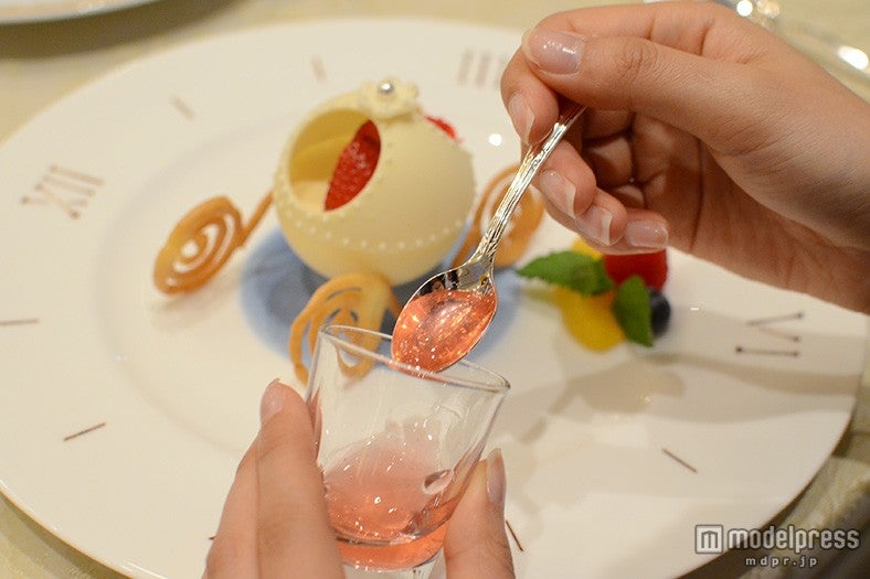 デザートをデコレーション