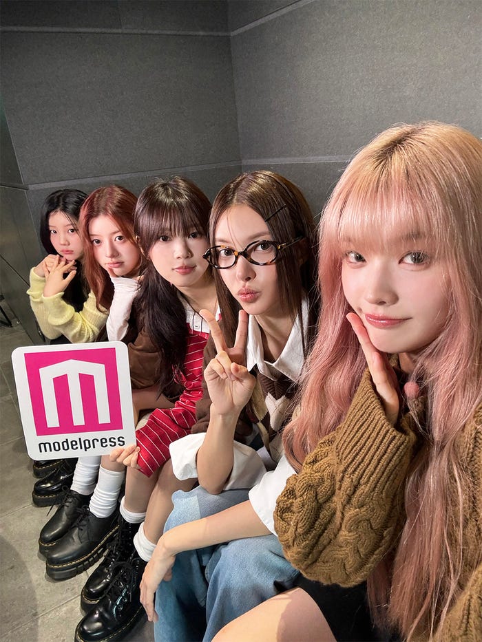 WONHEE(ウォンヒ)、MINJU(ミンジュ)、 MOKA(モカ)、YUNAH(ユナ)IROHA(イロハ)/ILLIT(P)&(C) BELIFT LAB Inc.
