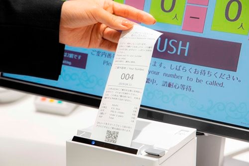 待ち時間軽減受付システム導入／画像提供：株式会社サンリオエンターテイメント