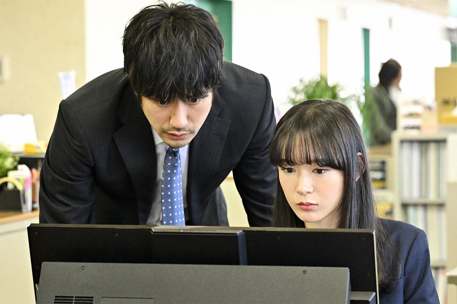 松山ケンイチ、穂志もえか／  「100万回 言えばよかった」第7話より（C）TBS