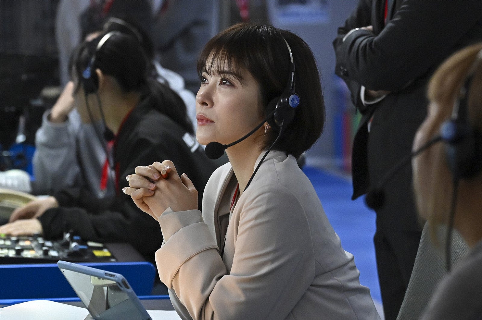 宮澤エマ「キャスター」第2話（C）TBS