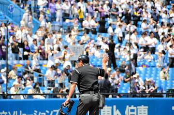 東京六大学で審判団が異例の対応 NPB川上審判員の番号「29」を刻む バット直撃アクシデントで現在も意識戻らず