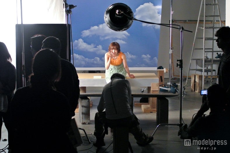 篠田麻里子／新CM「手のひら年賀状」編