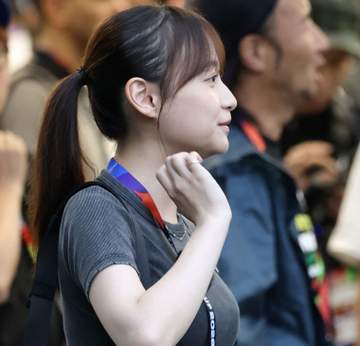 「日本代表に最大の賛辞を」W杯現地取材→帰国の人気女優、国内スタジオ中継で熱戦見守る 残り1分失点にぼう然、絶句もその後うなずき受け入れる「今日は枯れるまで泣こうと思います」